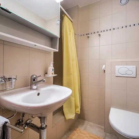 アパート Casa Dschember, 10, 1-5 Personen